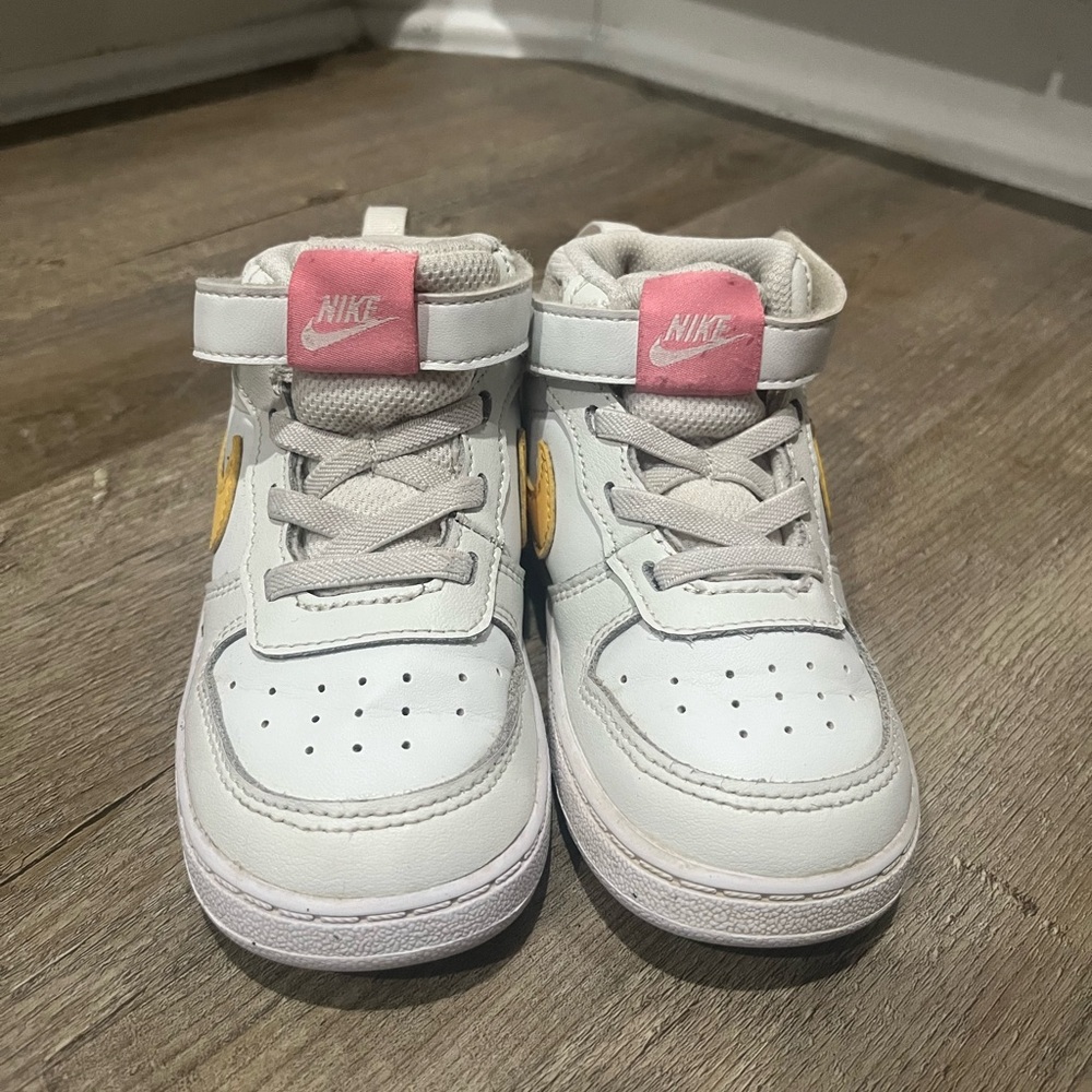 Nike White and Pink Sneakers with Leather Upper